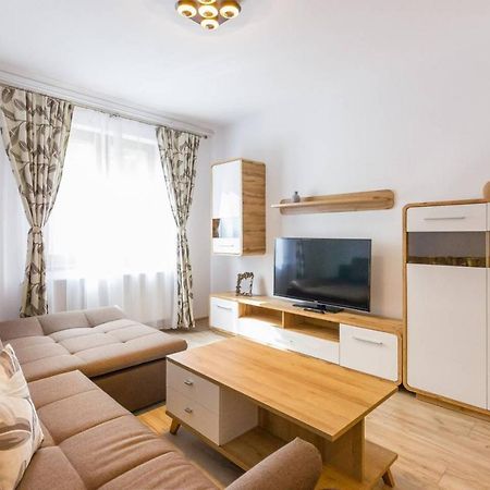 Spacious And Quiet 2 Bedroom Apartment Cluj-Napoca Esterno foto