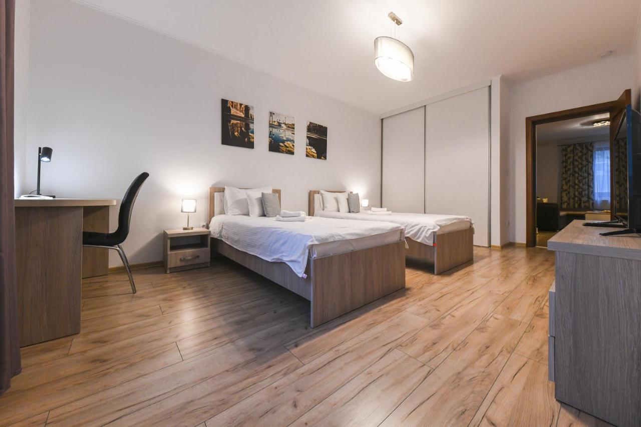 Spacious And Quiet 2 Bedroom Apartment Cluj-Napoca Esterno foto
