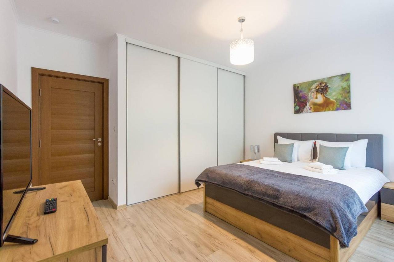 Spacious And Quiet 2 Bedroom Apartment Cluj-Napoca Esterno foto