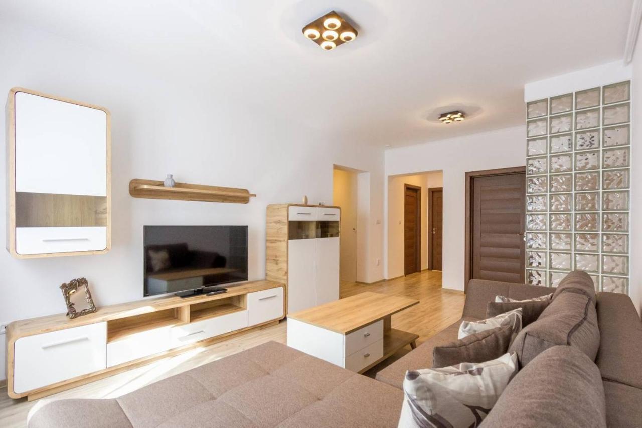 Spacious And Quiet 2 Bedroom Apartment Cluj-Napoca Esterno foto