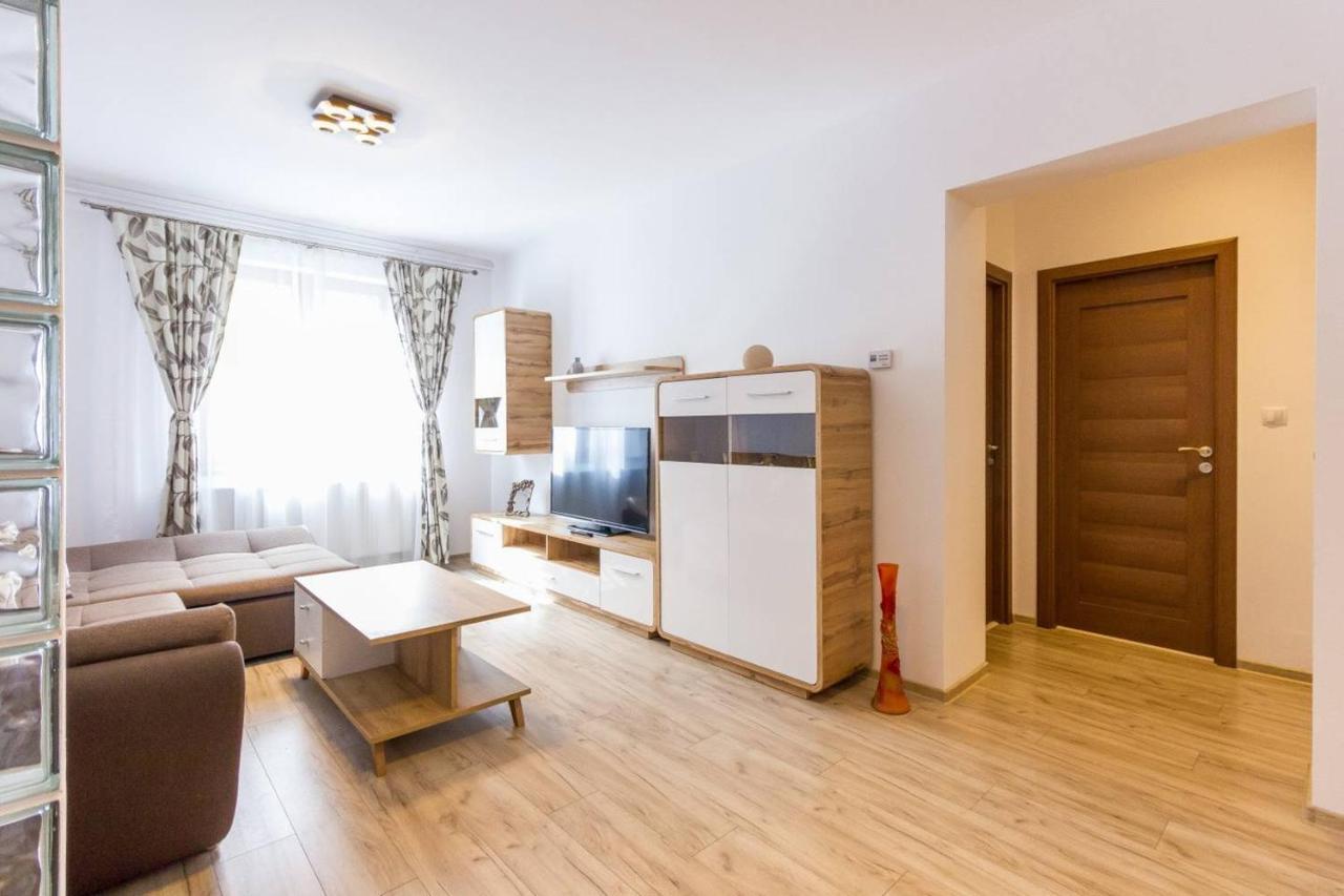 Spacious And Quiet 2 Bedroom Apartment Cluj-Napoca Esterno foto