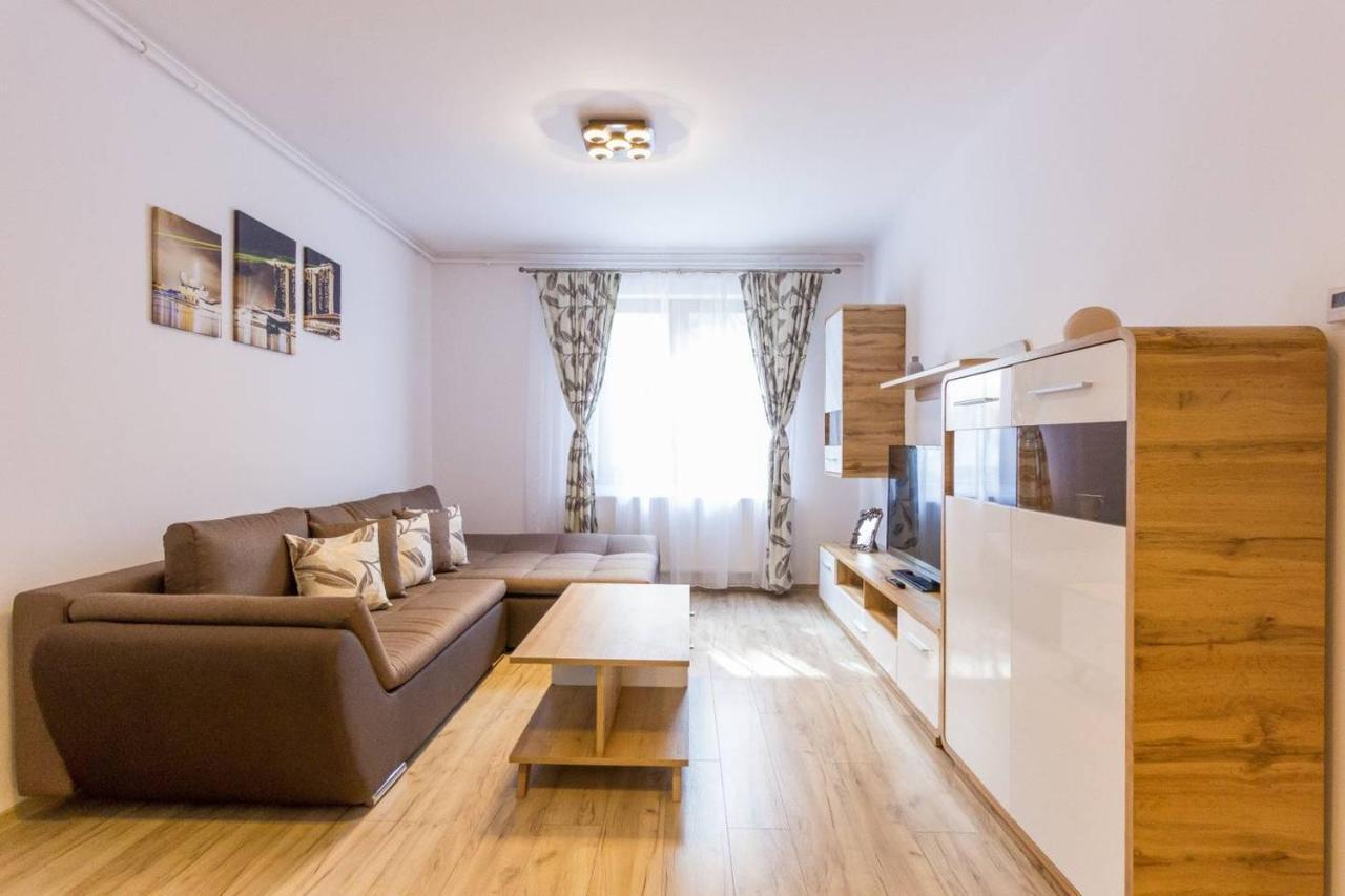 Spacious And Quiet 2 Bedroom Apartment Cluj-Napoca Esterno foto