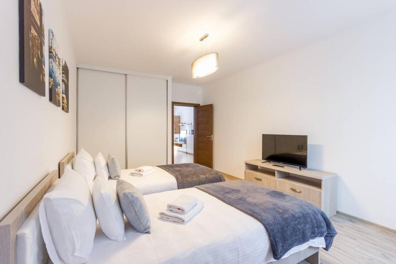 Spacious And Quiet 2 Bedroom Apartment Cluj-Napoca Esterno foto