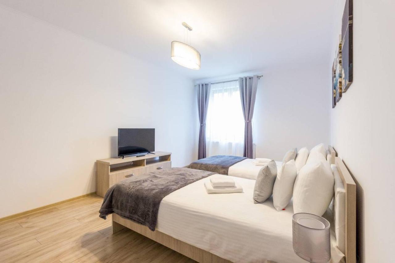 Spacious And Quiet 2 Bedroom Apartment Cluj-Napoca Esterno foto