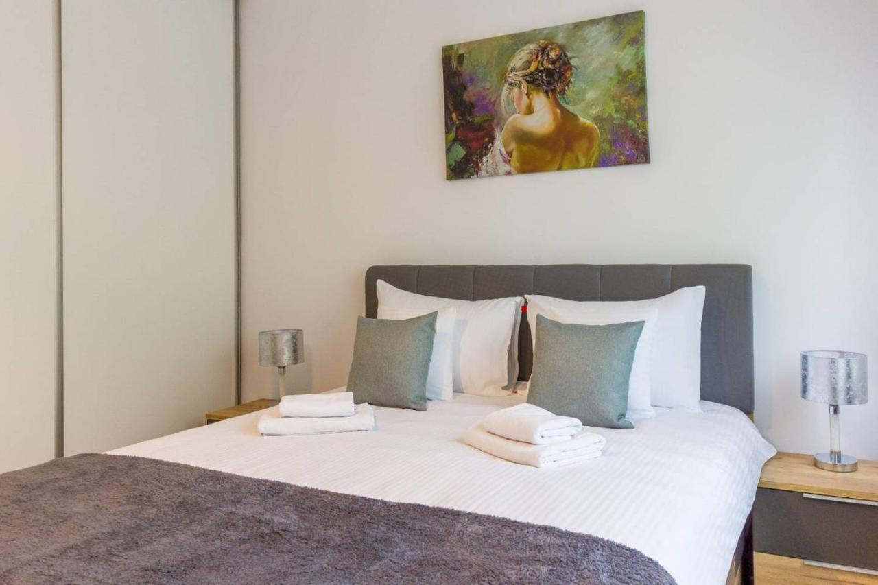 Spacious And Quiet 2 Bedroom Apartment Cluj-Napoca Esterno foto