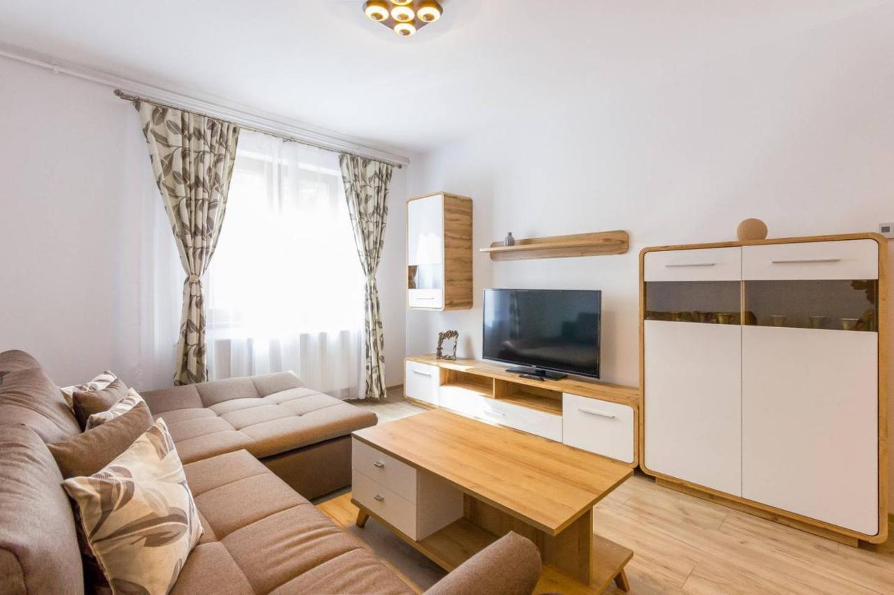 Spacious And Quiet 2 Bedroom Apartment Cluj-Napoca Esterno foto