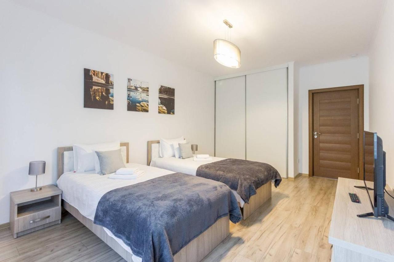 Spacious And Quiet 2 Bedroom Apartment Cluj-Napoca Esterno foto
