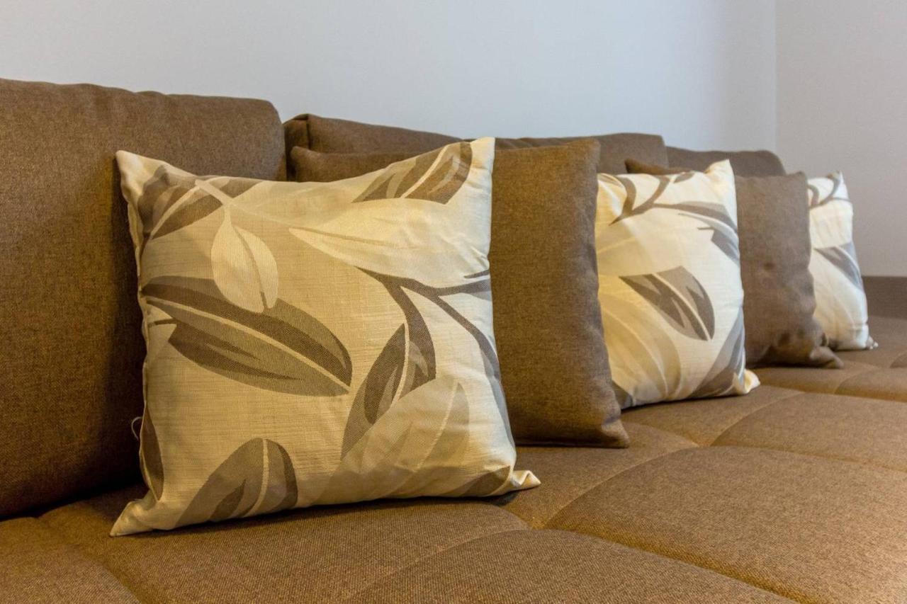 Spacious And Quiet 2 Bedroom Apartment Cluj-Napoca Esterno foto