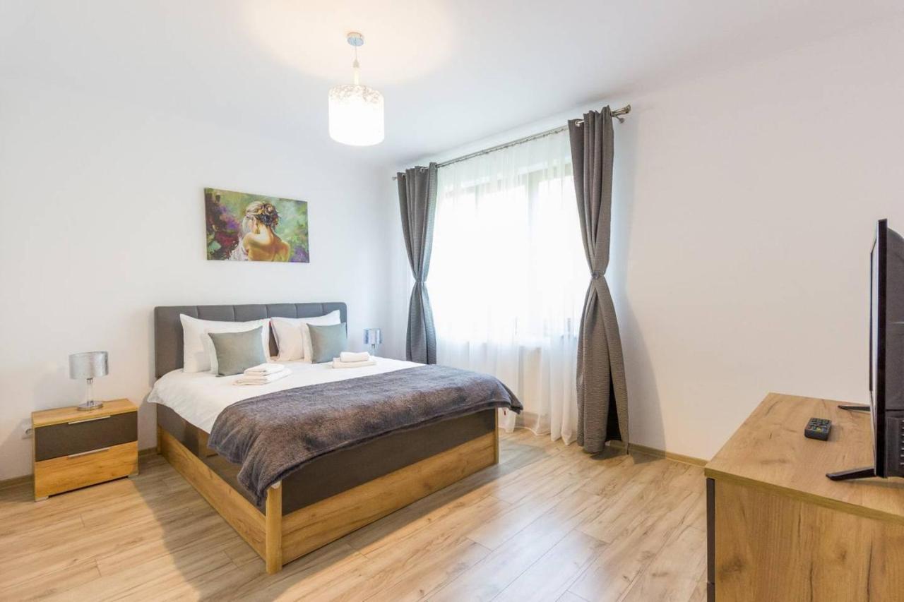 Spacious And Quiet 2 Bedroom Apartment Cluj-Napoca Esterno foto